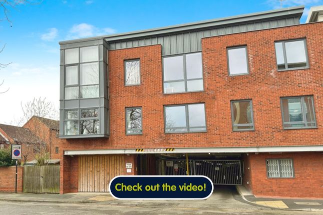 Thumbnail Flat for sale in Freedom Quay, Wellington Street West, Hull