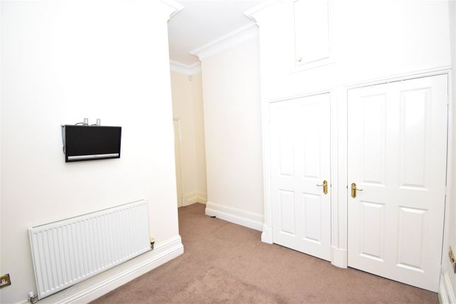 Flat 9, Huddersfield photo 5