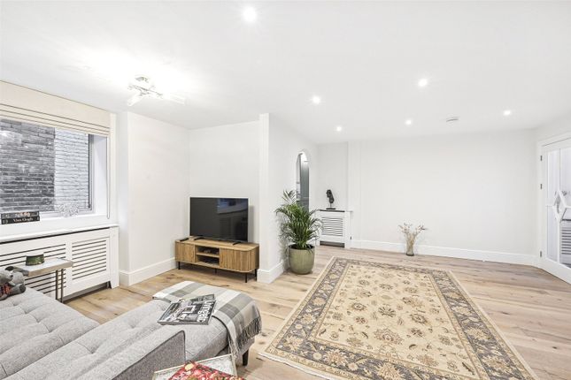 Mews house to rent in Gaspar Mews, London