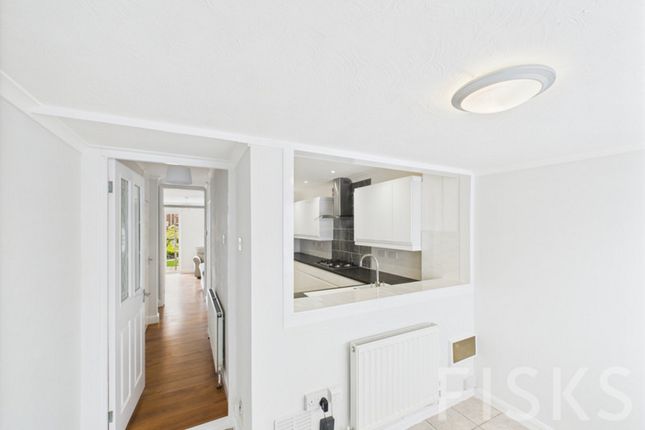 4, Moreland Close, Southend-on-sea photo 2