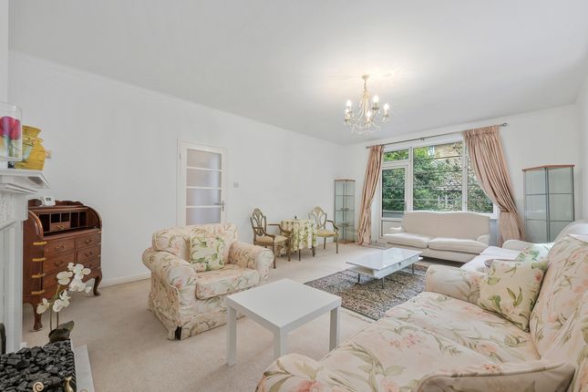 Flat 3 Chivelston, 78 Wimbledon Park Side, London photo 2