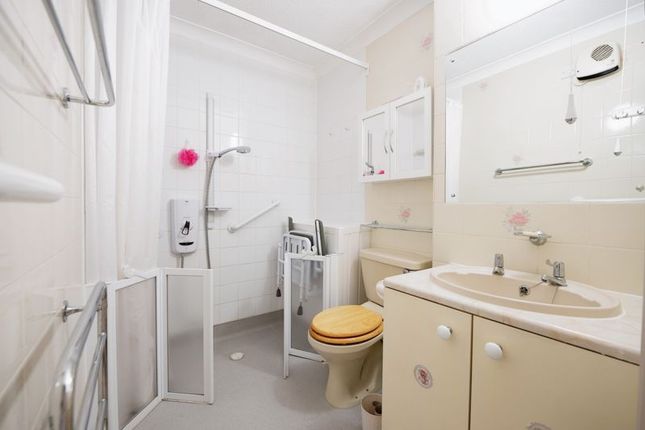 Flat for sale in Goldsmere Court, Hornchurch