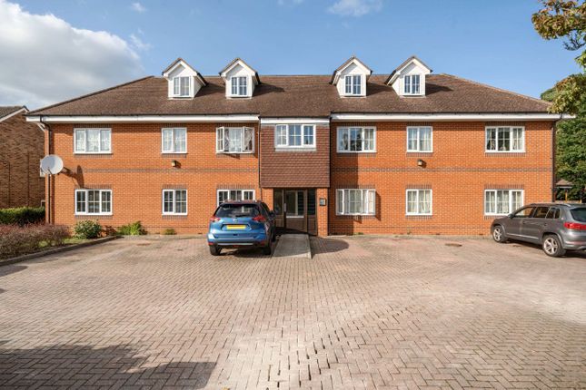 10 Blatchly House,, Roebuck Estate, Bracknell photo 2