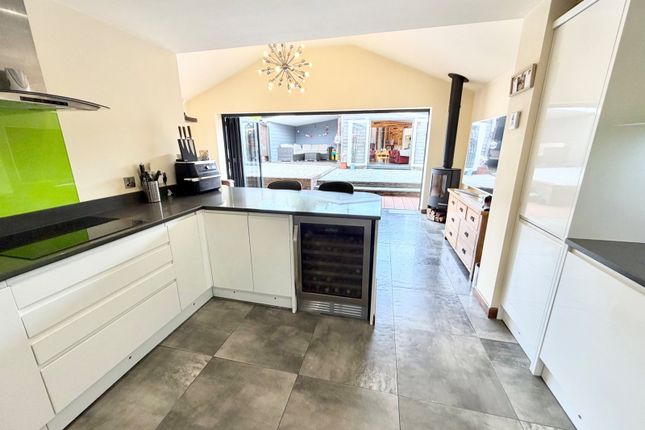 27, Nuthatch Drive, Brierley Hill photo 4