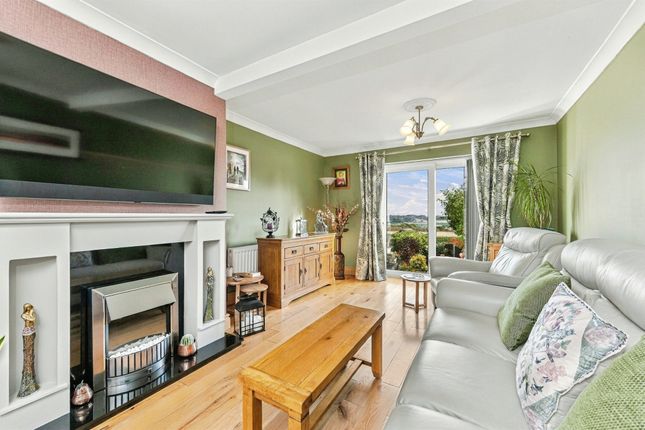62, Smithy Parade, DEWSBURY photo 2