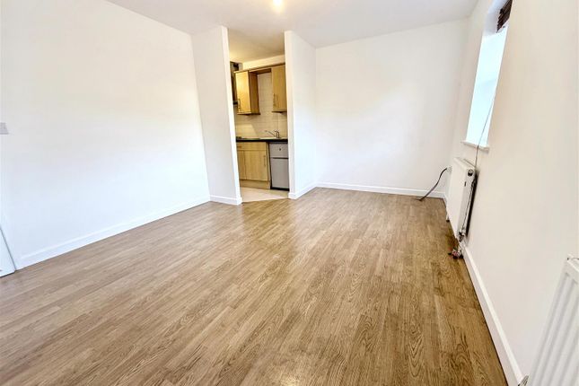 Flat 2, Eaton House, Water Eaton Road, Bletchley photo 2
