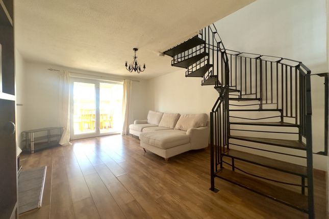 3, Laburnum Close, Newport photo 3