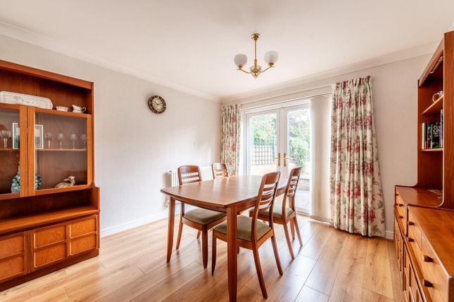 Plantation Close, Greenhithe photo 4