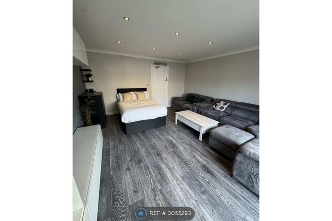 The Pulse, Old Bath Road, Colnbrook, Slough photo 2