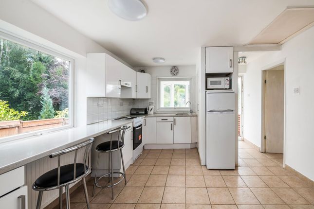 3 Laglands Close, Reigate photo 5