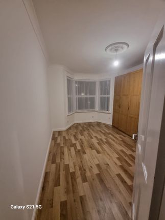 Flat to rent in Elgin Road, Ilford
