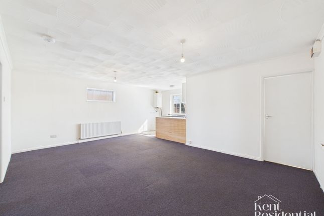 4d James Court Wing Road, Sheerness photo 4