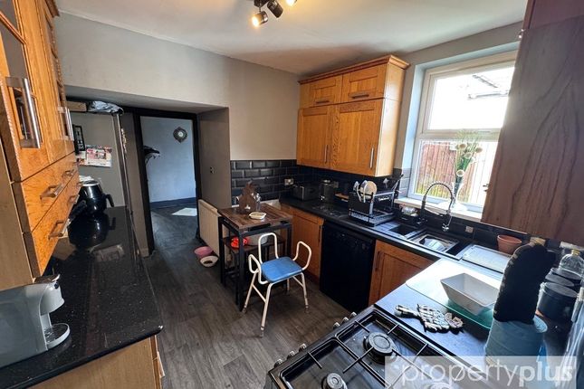 28, Amos Hill, Rhondda Cynon Taff photo 4