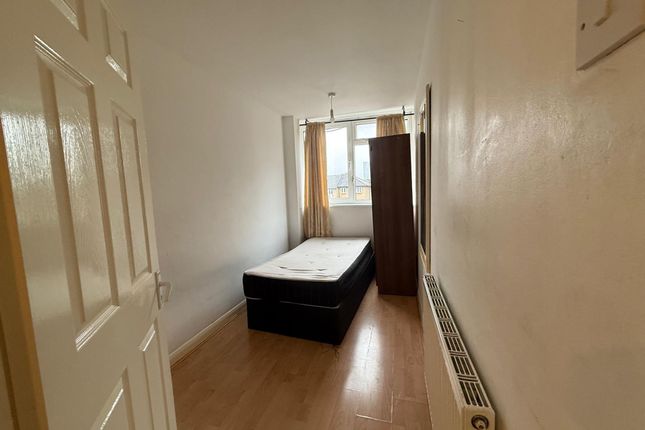 5 Harberson Road, London photo 5