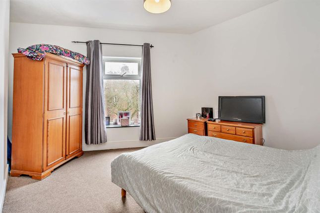 End terrace house for sale in Adelaide Road, Stockport