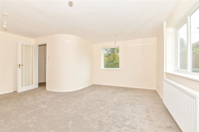 Willow Crescent Staplehurst, Tonbridge photo 3
