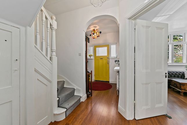 16 Selwyn Road, New Malden photo 4