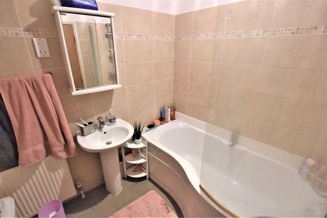 Apartment 4, 42 Clasketgate, Lincoln photo 3