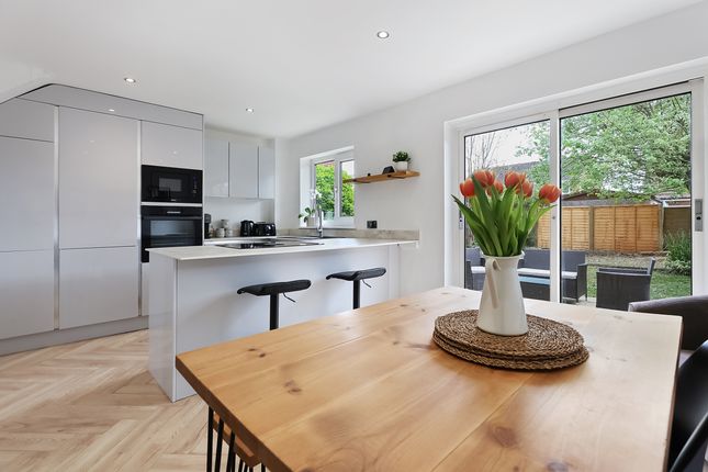 42, Poynes Road, Surrey photo 4