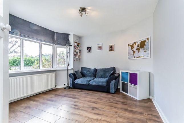 13, Markfield Road, Surrey photo 3