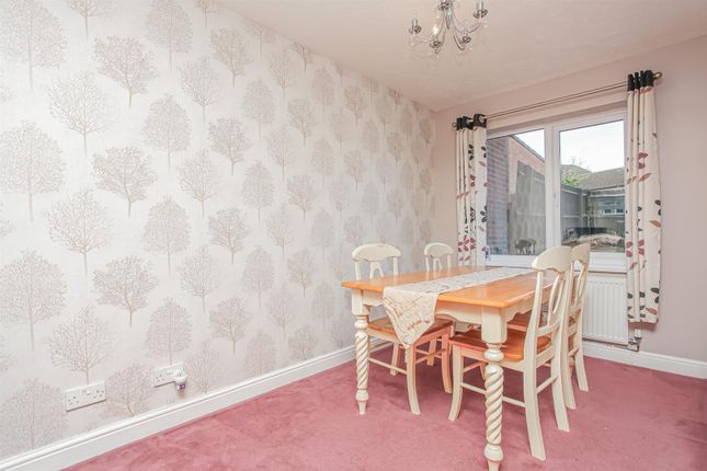9, Frensham Close, Banbury photo 4
