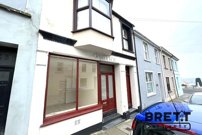 2 bed flat for sale in Kensington Road, Neyland, Milford Haven, Pembrokeshire. SA73