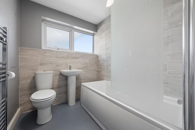 2, Abbots Way, Billinge photo 4