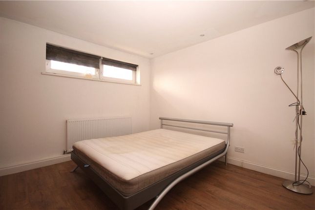 19, Scotts Court, Farnborough photo 4
