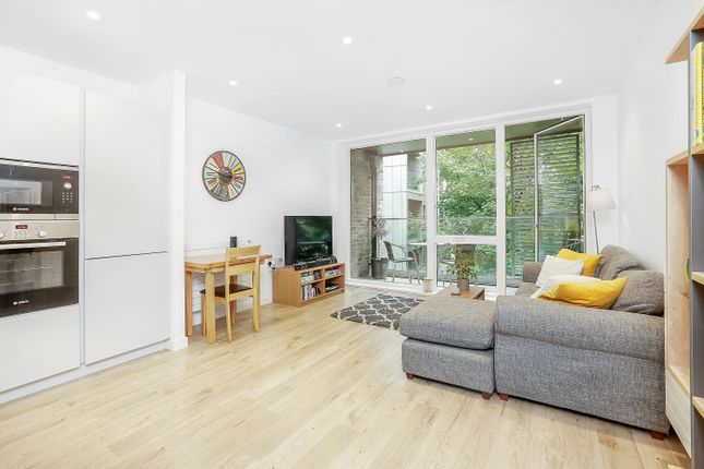 Flat for sale in Woods Road, Peckham