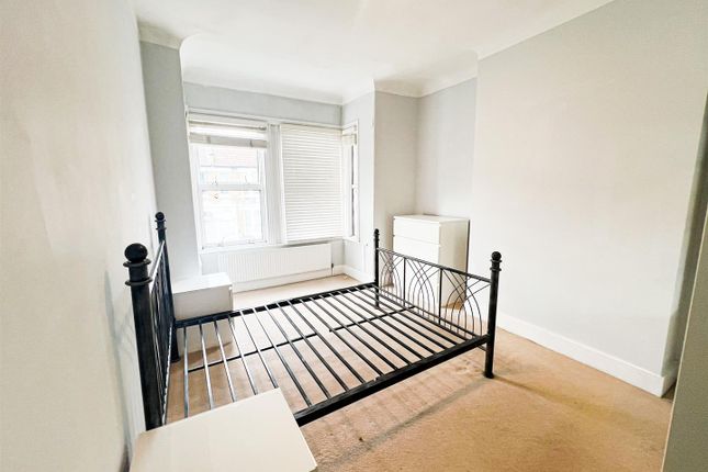 Terraced house to rent in Grove Road, London