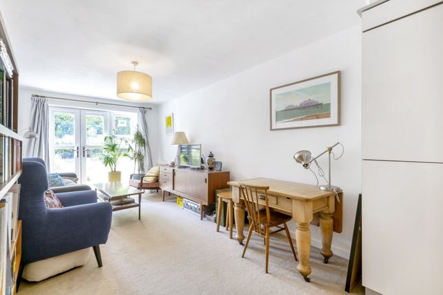 6 Isis House,, 5 Worcester Close, London photo 3