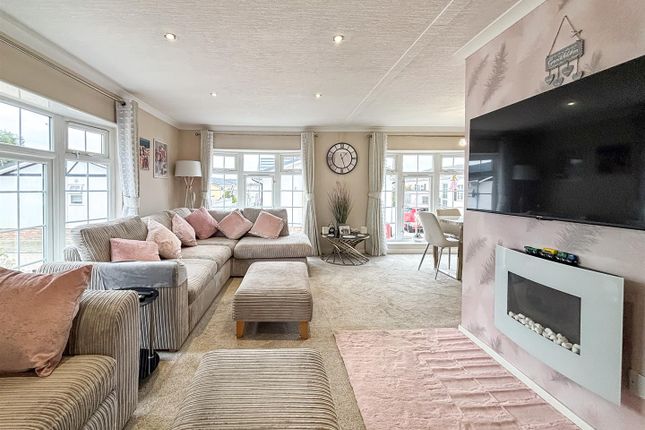532, Palm Court, Battlesbridge photo 4