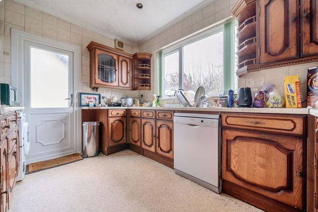 Bungalow for sale in Carisbrooke Avenue, Bexley