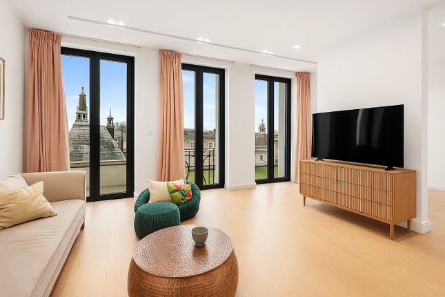 1-bed flat on W704 Lincoln Square,, Portugal Street, Covent Garden, £1,100,000