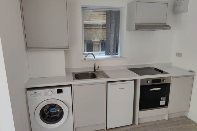 Studio to rent in Alfred Road, Acton