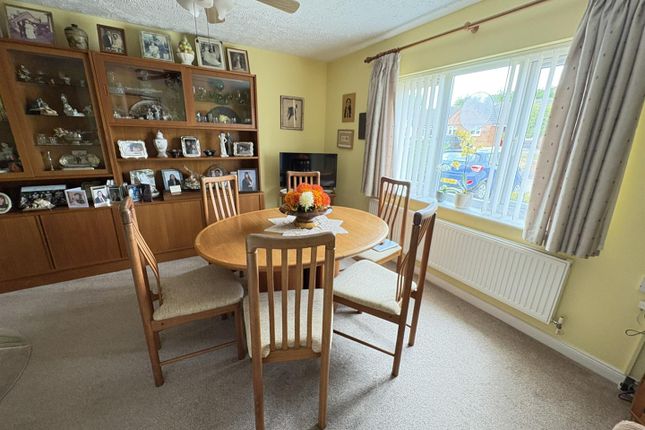 17, Sourton Place, Daventry photo 4