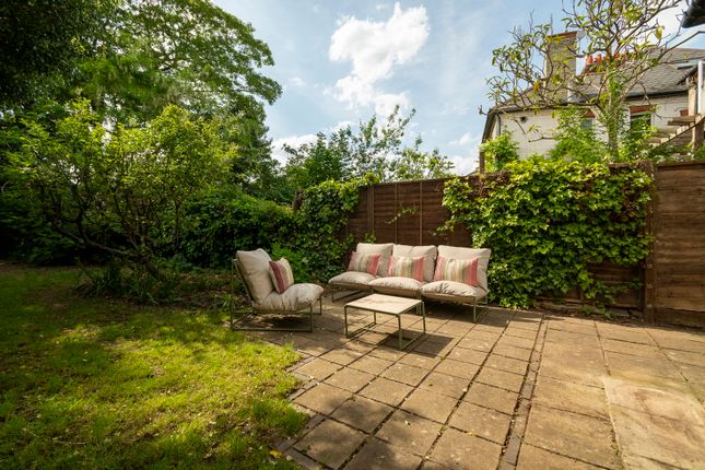 23, Chesterton Hall Crescent, Cambridge photo 4