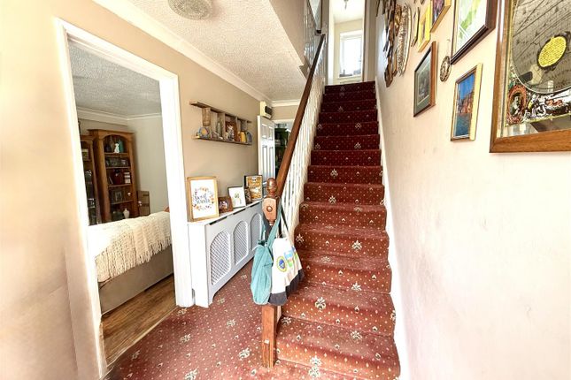 2, Aneurin Close, Swansea photo 3