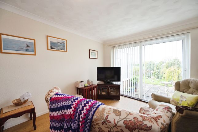 14, Glebe Close, Hampshire photo 3