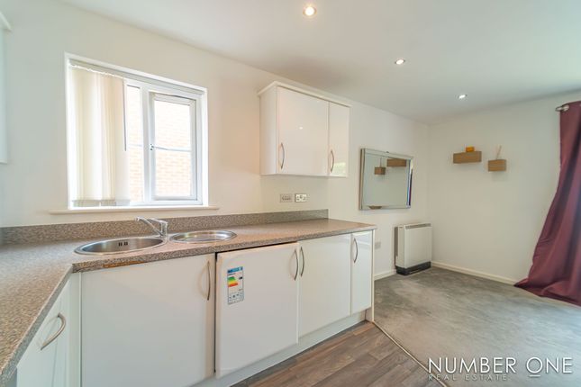 8 Noble Court, Newport photo 3