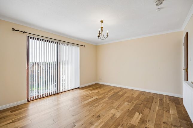6, Grove Crescent, Stirlingshire photo 4