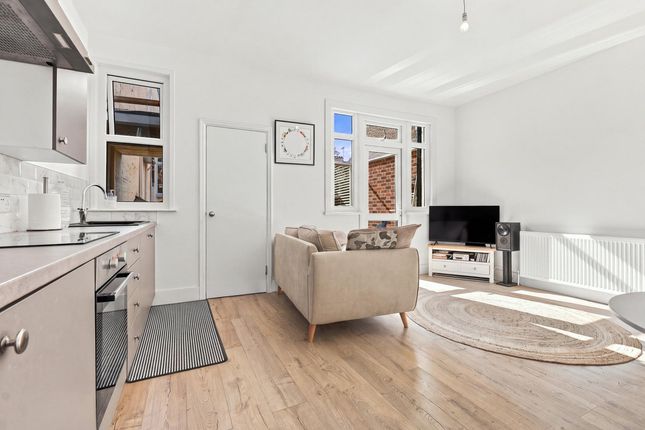 218, Westborough Road, Westcliff-on-sea photo 4