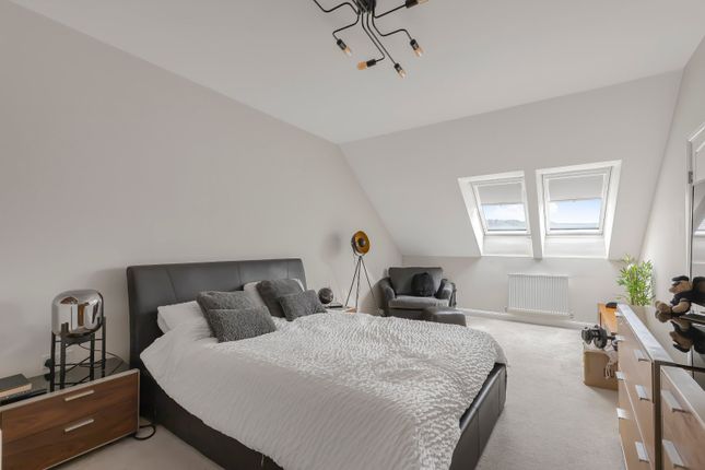 9, Fulton Crescent, Keighley photo 3