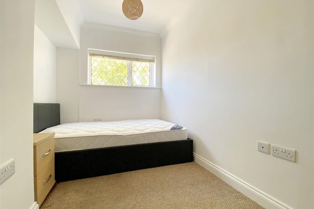 Room 6 (1).Jpg