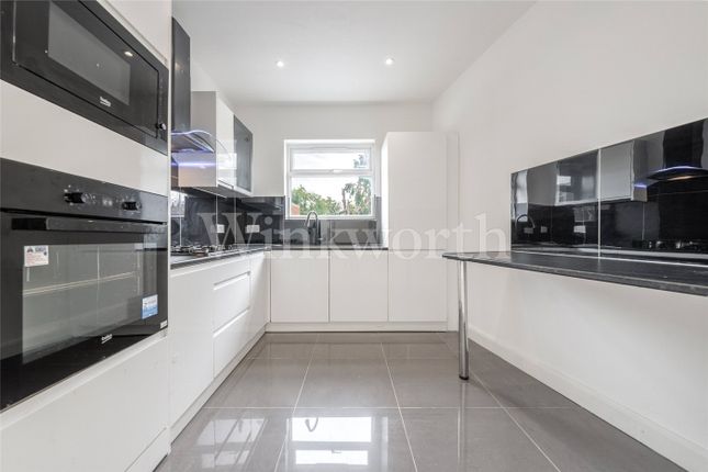 Thumbnail Flat to rent in Hallswelle Road, London