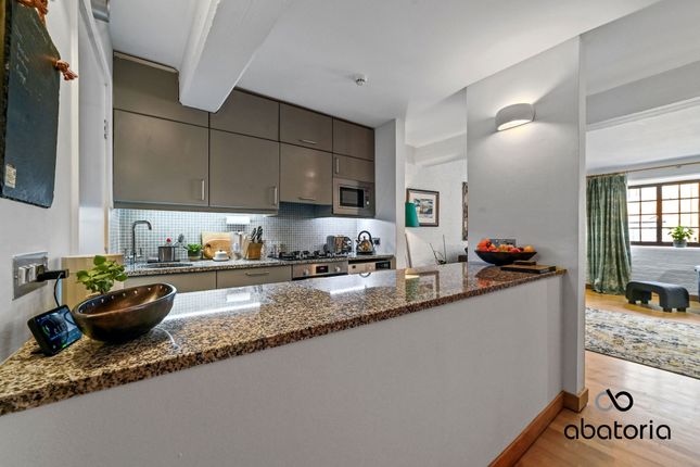 4 New Crane Place, Wapping photo 2