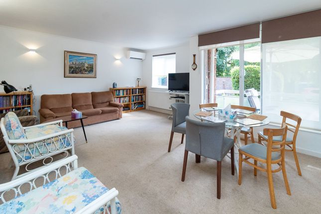2 Rydal Court,, Edgware photo 3