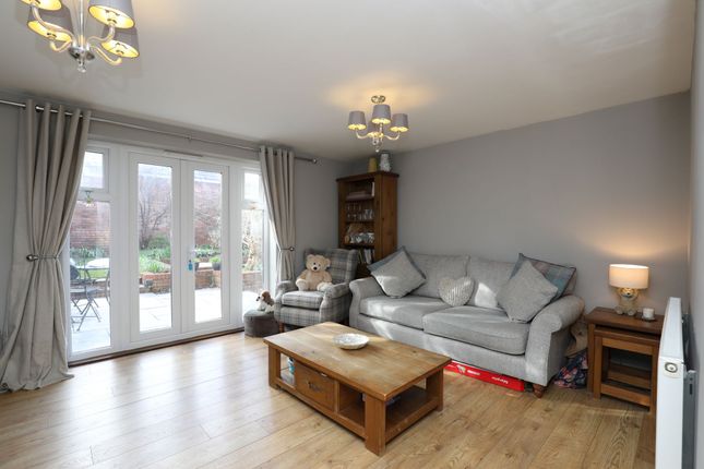 7 Lon Yr Helyg, Bridgend photo 3