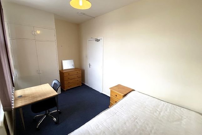 Flat to rent in Aylward Street, Portsmouth