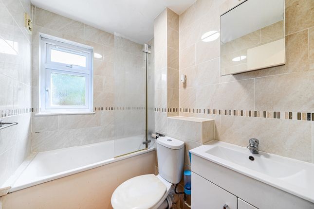239, Rabournmead Drive, Middlesex photo 4